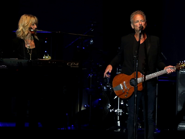 LINDSEY BUCKINGHAM & CHRISTINE MCVIE ROCK SANDS EVENT CENTER  REVIEW BY JENNY CAT